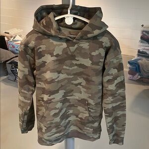 Lululemon women’s green camo hoodie